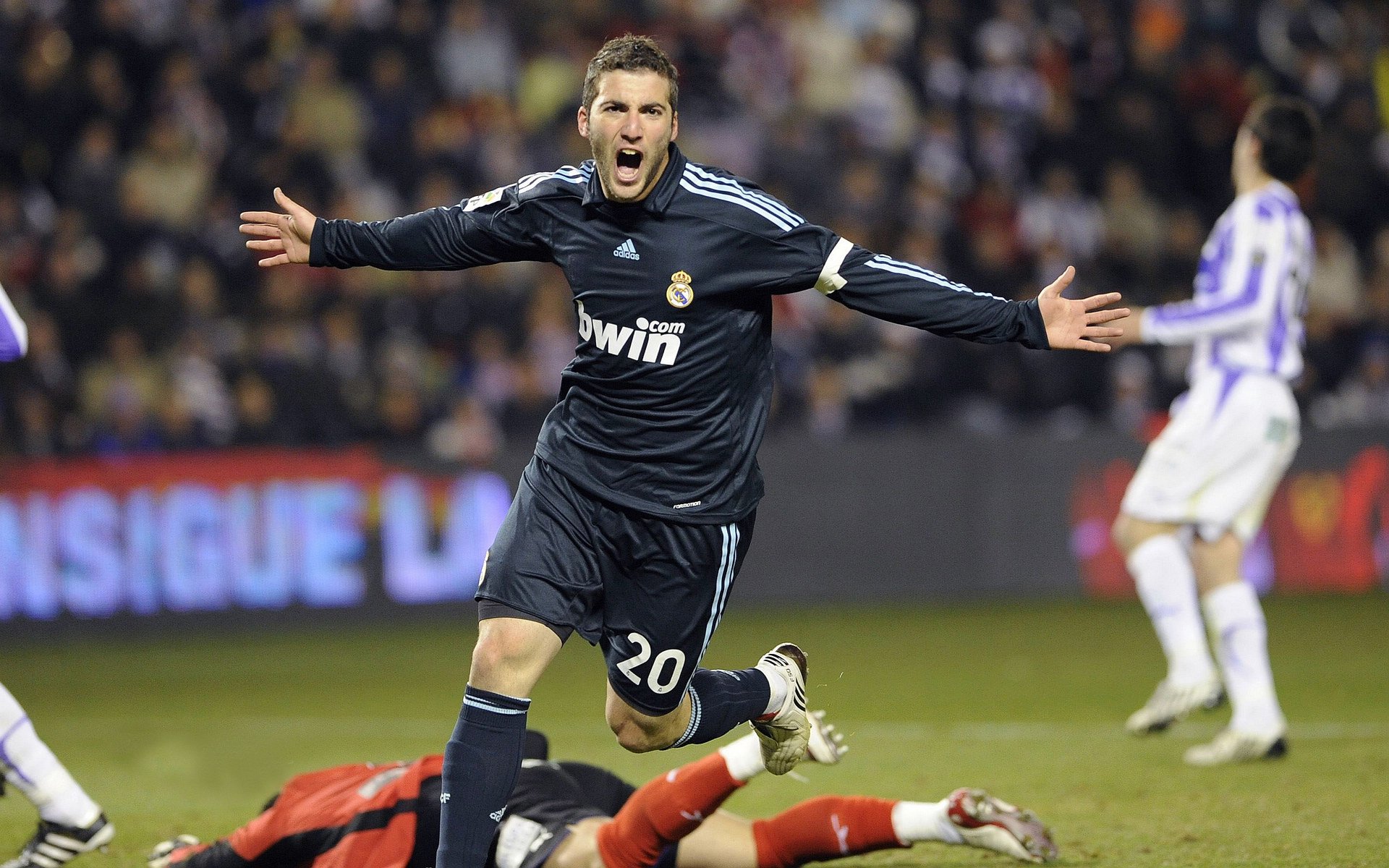 _千禧之战：两队鏖战至最后一秒，比分胶着！_，千禧之王争霸赛