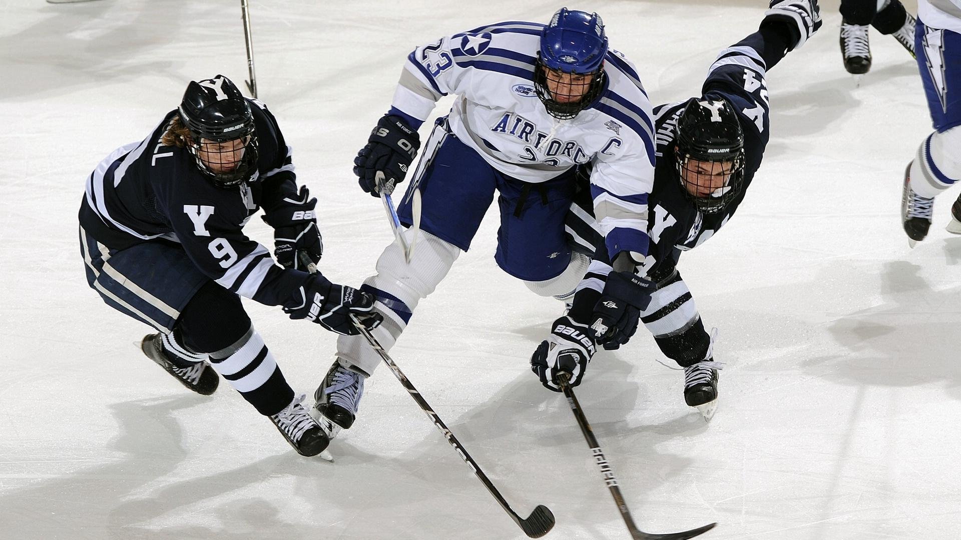 _勇士队外线火力全开，比赛胜利在望_，勇士队内线