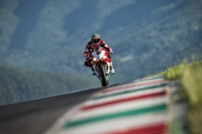 开云体育官方网站-_创新游泳装备升级：助力运动表现_，游泳装备推荐知乎