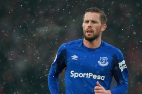 拜仁慕尼黑主场大胜，稳健领跑德甲积分榜，拜仁慕尼黑 主场