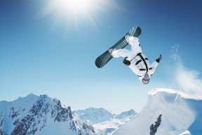 杭州绿城队发挥出色，击败昆明奔驰，杭州绿城队标