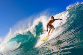 Kering-_光影飞轮：在都市夜晚感受速度与艺术_，光影穿梭机百家号