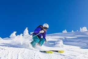 未来足球“巨星”崭露头角：新生力量在欧冠绽放，足坛未来新星