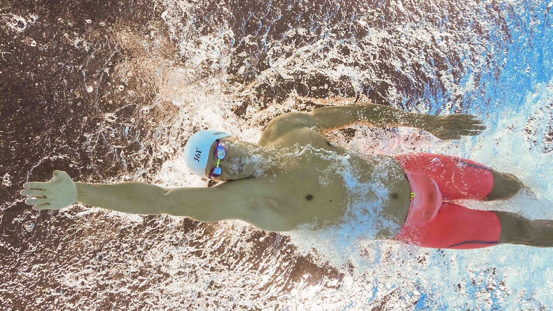 裁判追不上塞内加尔边锋:太快,踩雪都飞起来了,塞内加尔国脚